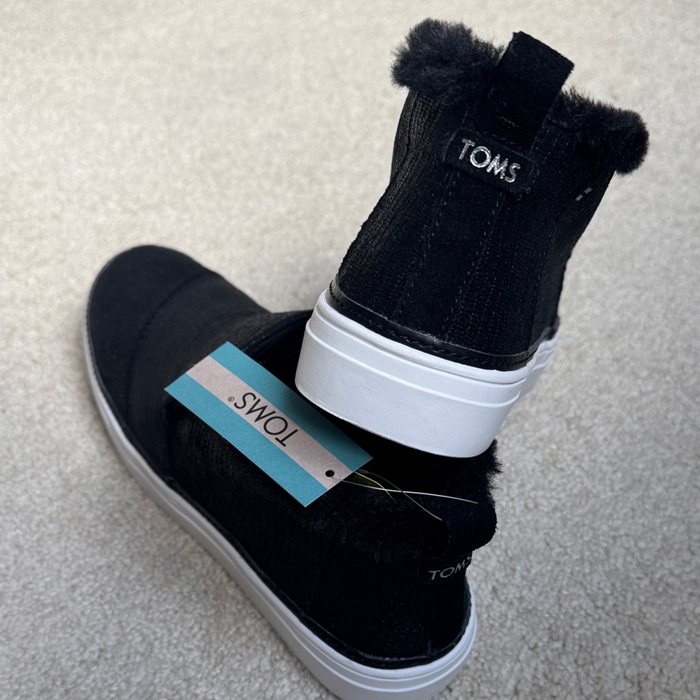 Toms Paxton Black Faux Fur Lizard Embossed Leather Slip-On Sneaker Booties 9.5 - Picture 3 of 10